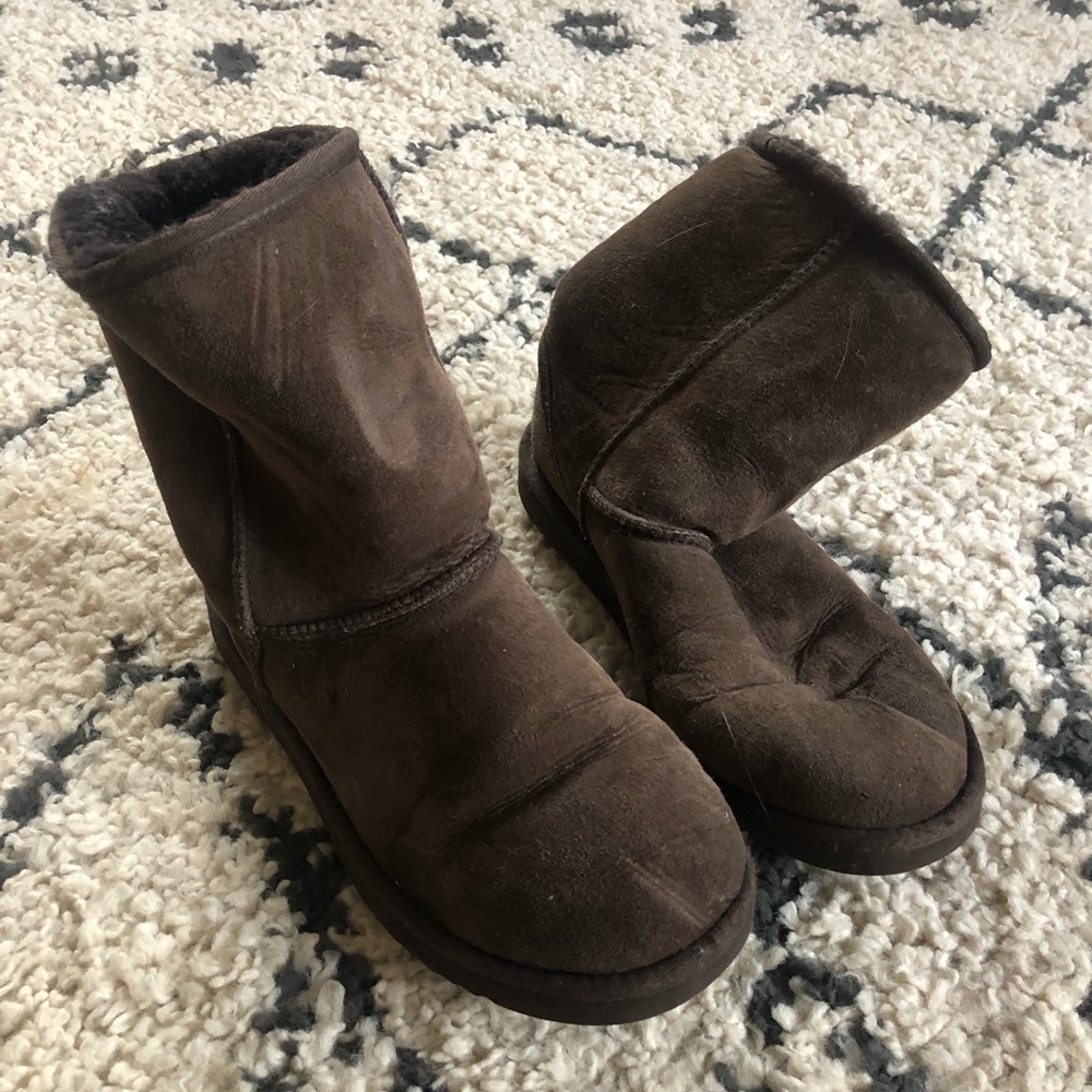 Ugg Classic Short Boots - dark brown -Size 7
